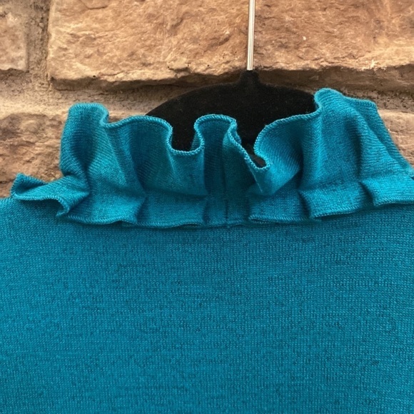 Rafaella Studio Woman bluish cardigan with cascading ruffles. Size 2X - Picture 5 of 7